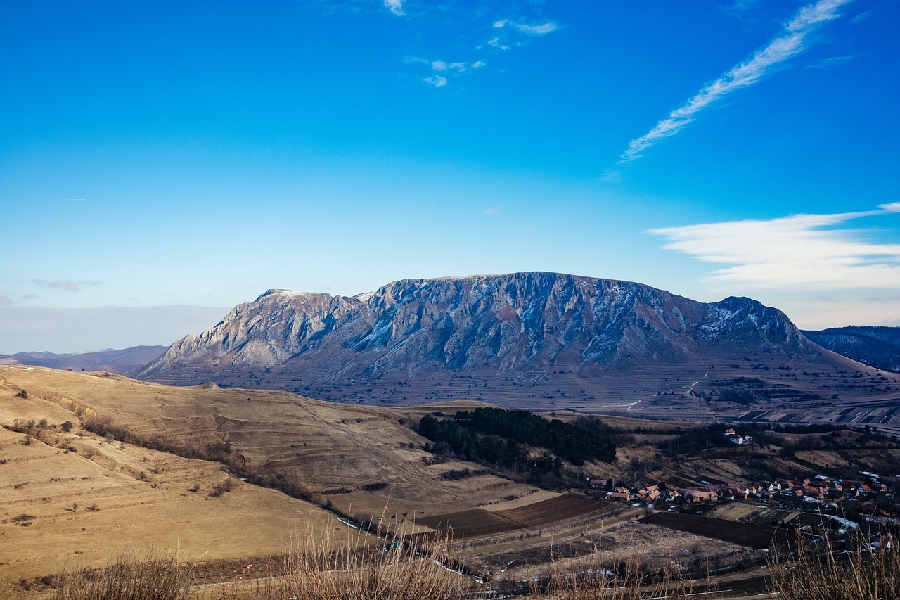 mountain-7018549_1280.jpg